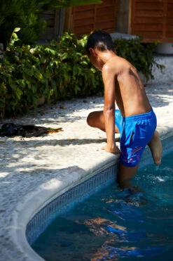 Nike - Boy's Split Logo Lap 4" Volley Short (Photo Blue) -Nike Swim Equipment Discount Store nike boys split logo lap 4 volley short photo blue 1 6